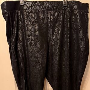 Torrid Foiled Damask Leggings / Ponte Pants – Black (Goth Baroque)